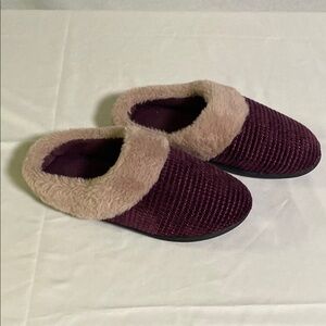 Isotoner Purple and Pink Textured Slippers Great Condition